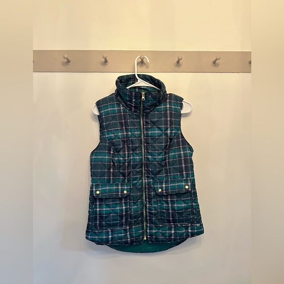 Crown and Ivy Women’s navy plaid Puffer Vest size M - Picture 1 of 3
